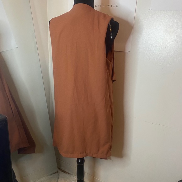 Orange sleeveless vest - Picture 6 of 7